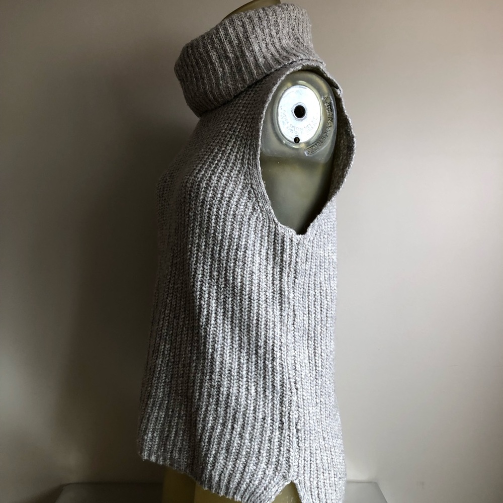 Sleeveless Turtle Neck Sweater